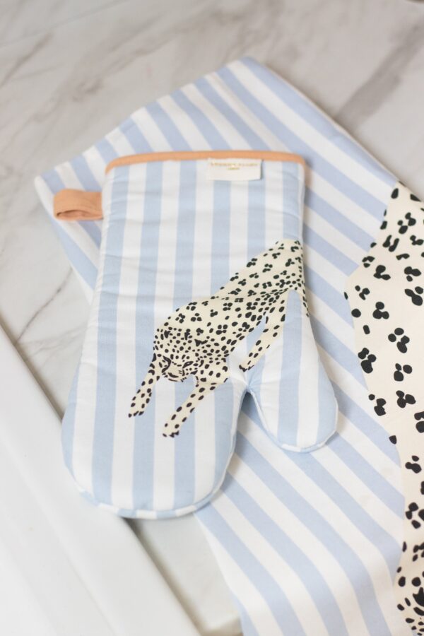 Cheetah Oven Mitt by Yvonne Ellen